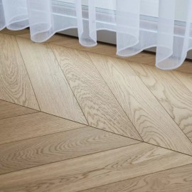 Lamel Eg Chevron. ROBUSTA - Dim. 13 x 100 x 600 mm. Mikro afrundet kanter. Ubehandlet.