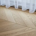 Massiv Eg Chevron. ROBUSTA - Dim. 15 x 120 x 700 mm. Mikro afrundet kanter. Ubehandlet.