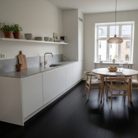 Bambus Ekstrem. Massiv. Dim. 14 x 135 x 1830 mm. Børstet. Black Diamond matlak.