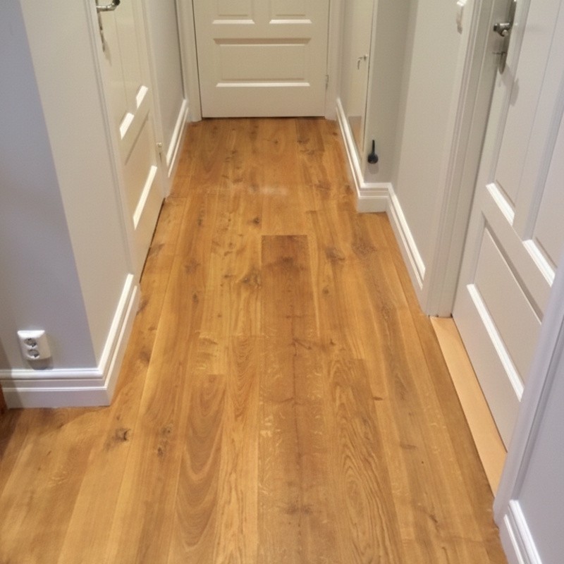 Massiv Eg Planker. Rustic. Dim. 28 mm x faldende bredder og faldende længder. Ubehandlet.