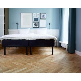 Massiv Eg Dobbelt Sildebensparket. Dim. 14 mm x 129 x 516,6 mm. Silkemat lakeret.