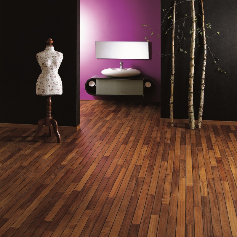 Massiv Iroko. Navylam+. Dim. 11 mm x 86 x 300-1200 mm. Naturolieret.
