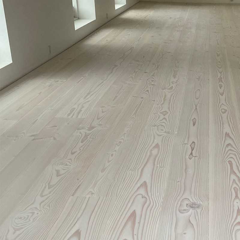 Massiv Douglas Planker. Skarpkantet. Dim. 28 x 240 mm x 3 til 5 meter. Ubehandlet.